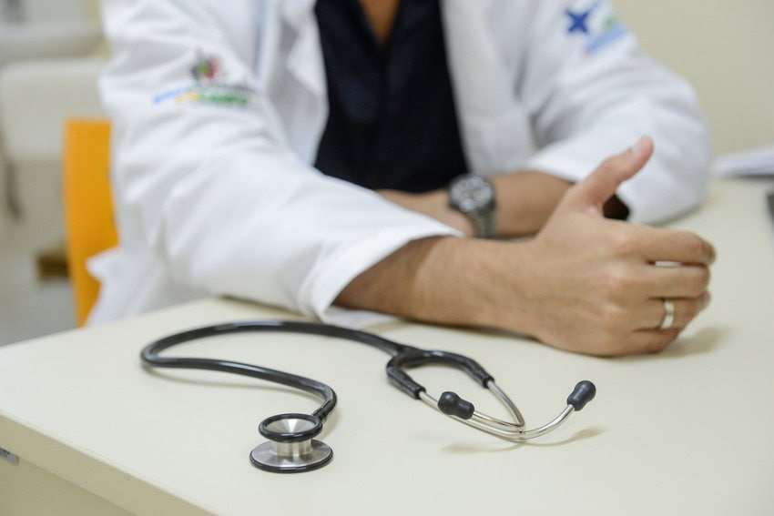 médico