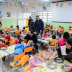 Merenda escolar dada as crianças