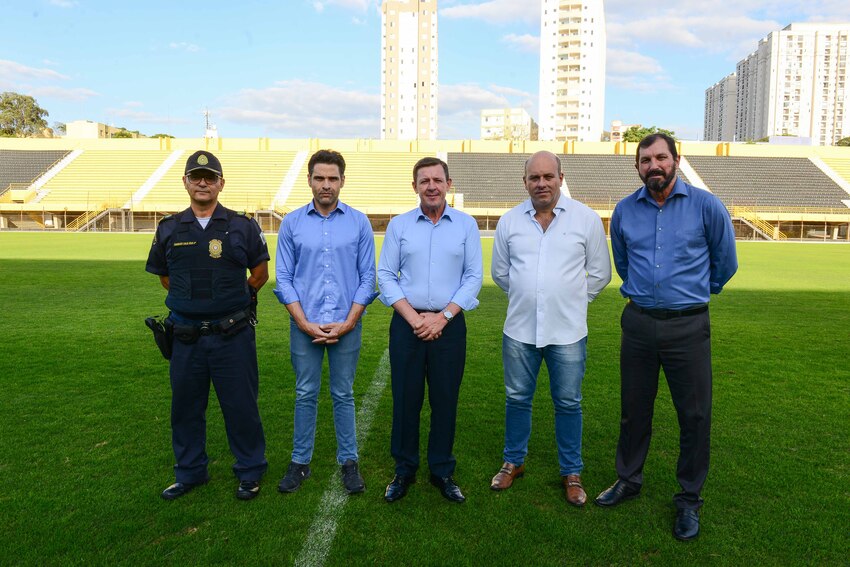 Orlando Morando em estádio