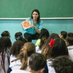professora em sala de aula de São Caetano.