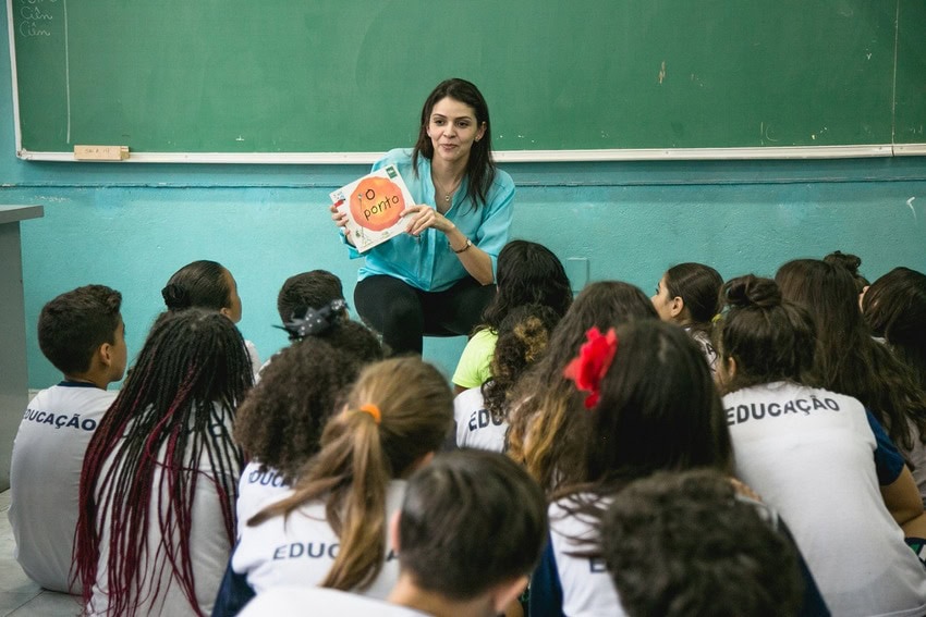 professora em sala de aula de São Caetano.