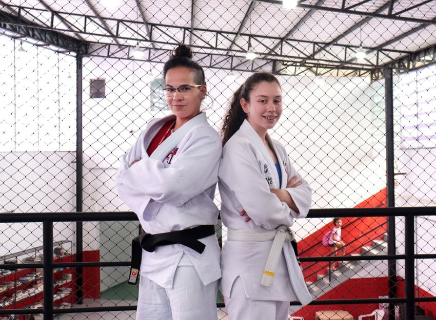 Crinça e jovens de kimono