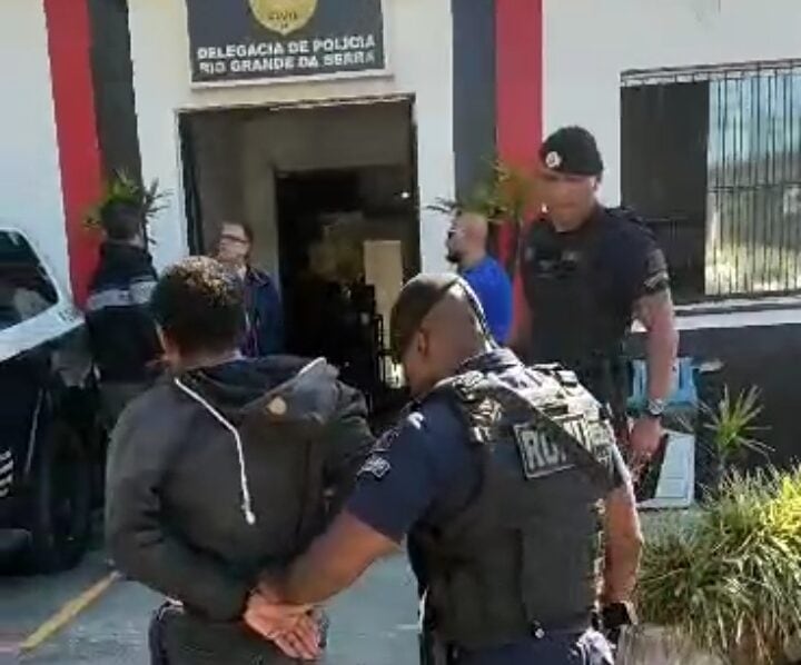 pai de aluno detido
