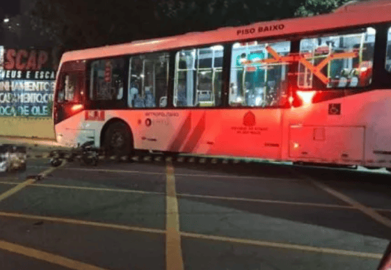 acidente de moto com ônibus