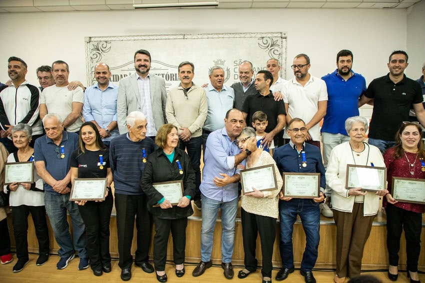 hoemnageados de programa Governo em Movimento