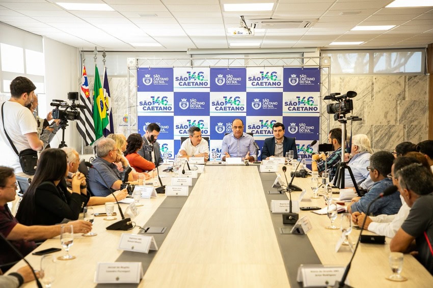 auricchio durante coletiva à imprensa