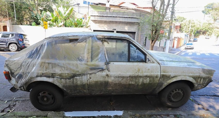 Veículo abandonado em Diadema