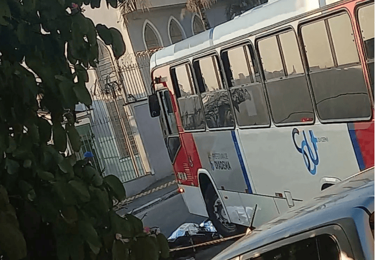 colisão entre ônibus e moto