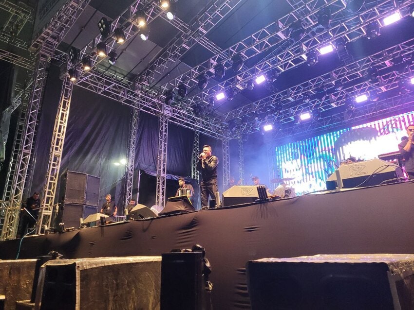Felipe Araújo no palco