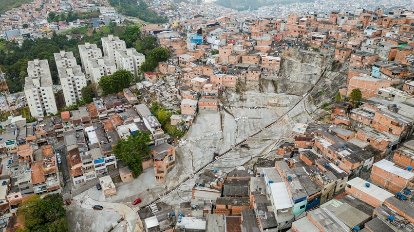 Obra de contenção de risco