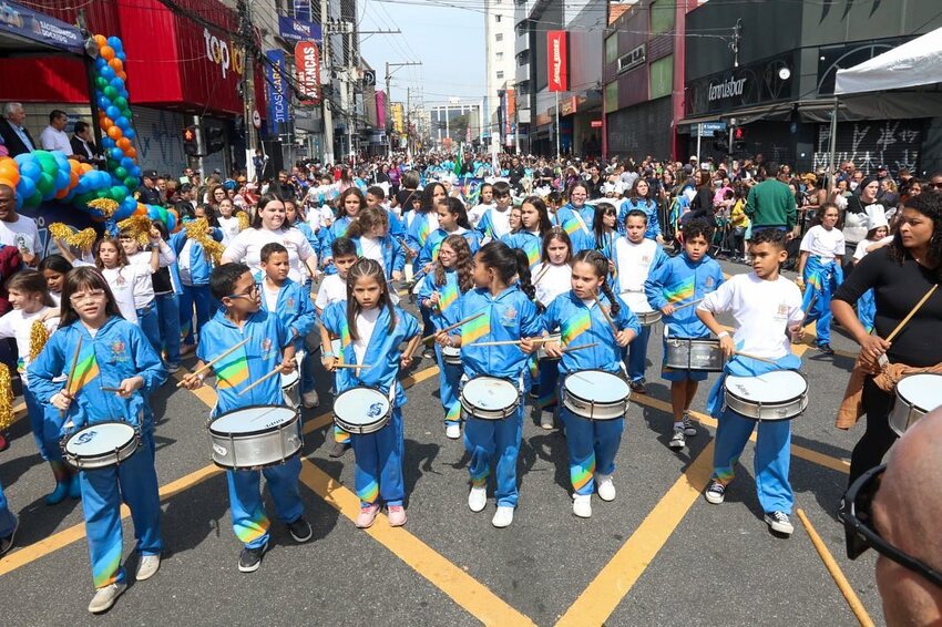 desfile de aniversário da cidade