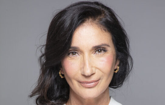 cantora Zizi Possi