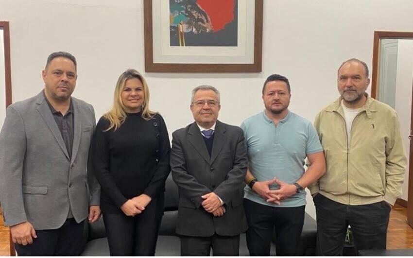 Carla Morando e Representantes do setor automobilístico