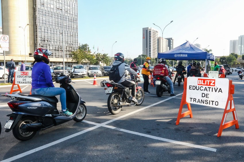 Motos