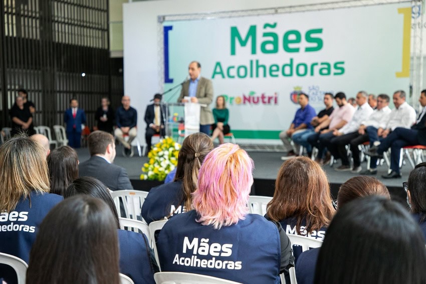 Auricchio no lançamento do mães acolhedoras