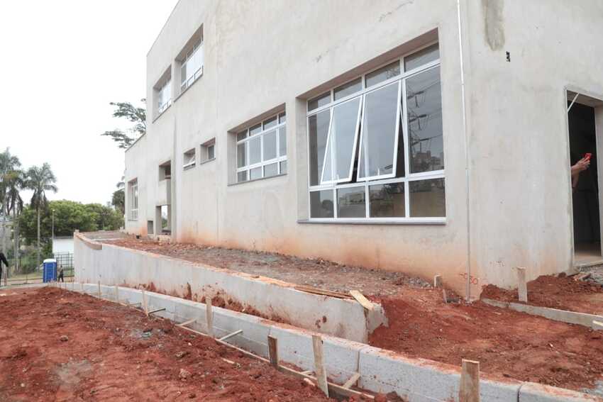fachada do hospital veterinário em obras