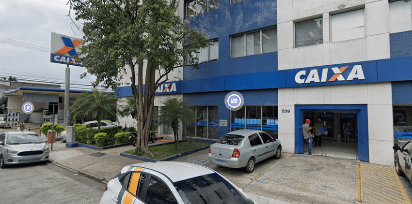 fachada da Agência Caixa da rua MMDC