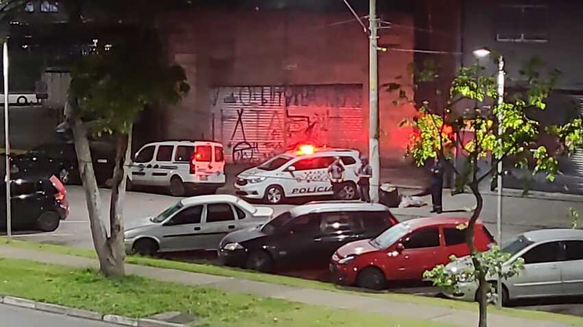 viatura policial na avenida Firestone