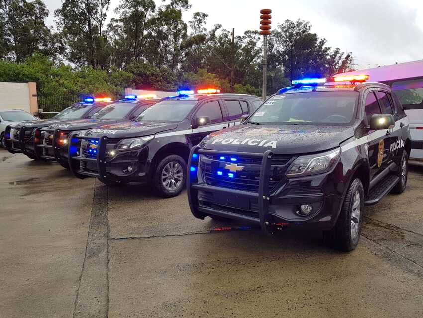 viaturas da Polícia Civil