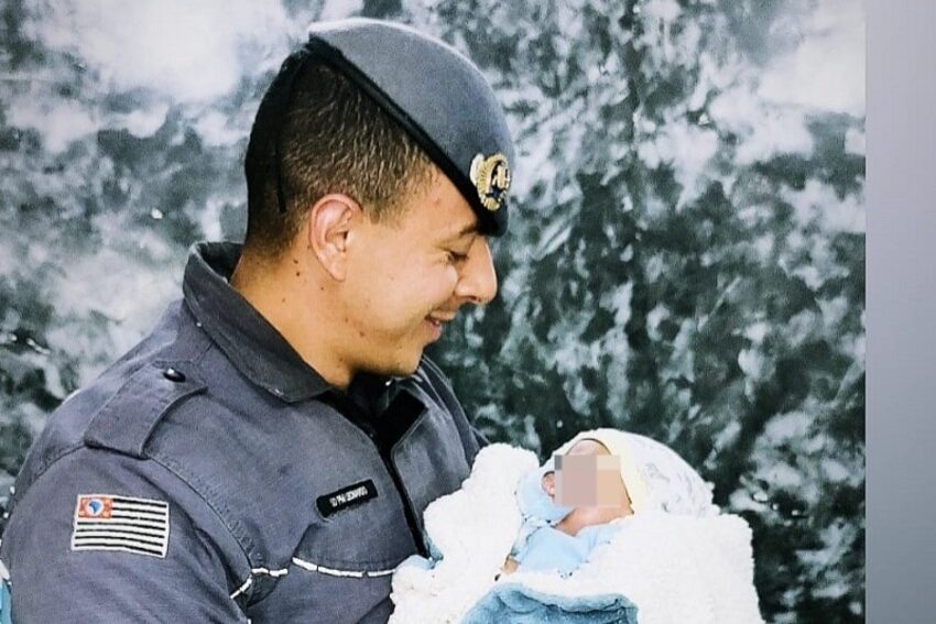 Policial e bebê