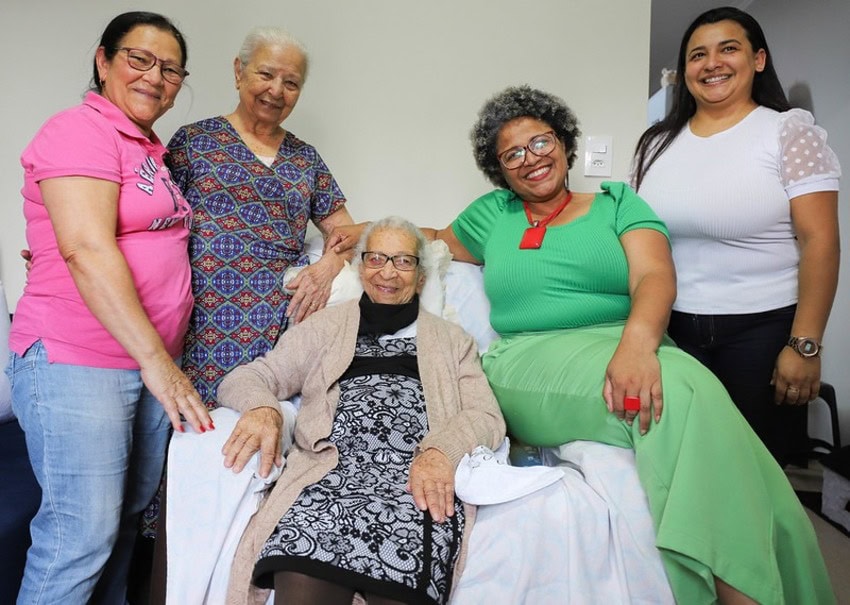 Vice-prefeita e diademense de 102 anos