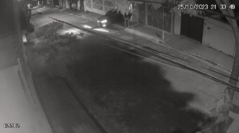 carro entrando na garagem