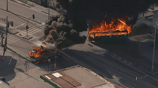ônibus incendiado