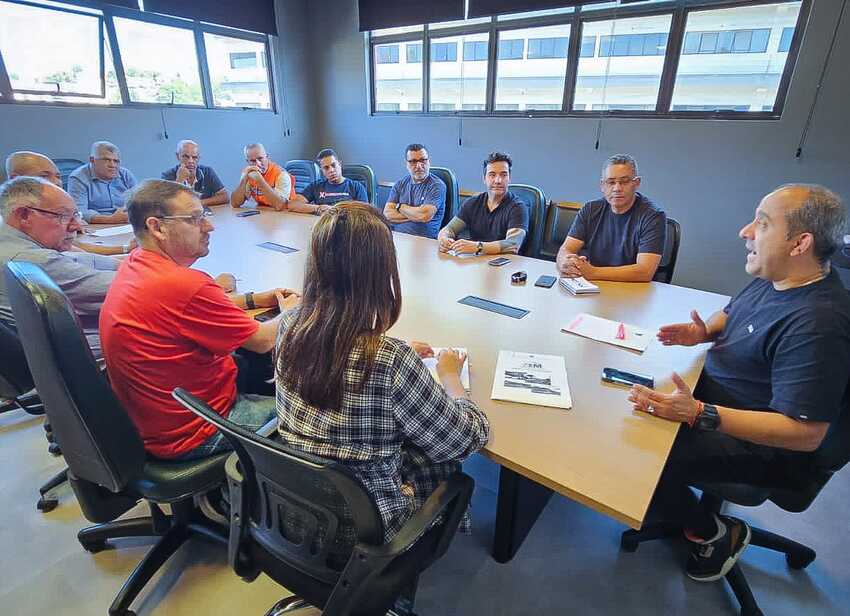 Guto Volpi e grupo técnico