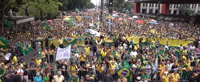 milhares de manifestantes