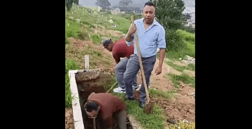 familiares abrindo cova