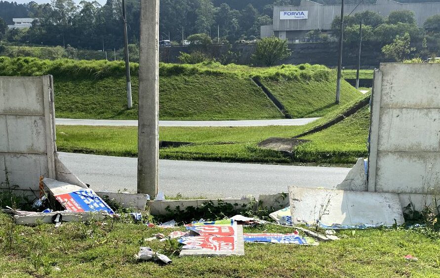 colisão em muro