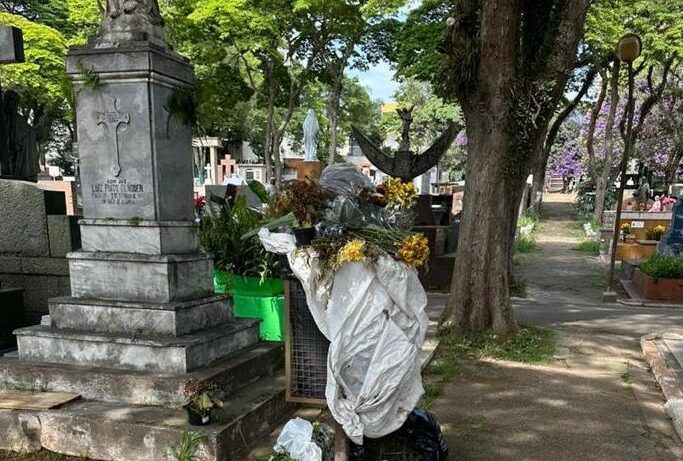 cemitério abandonado