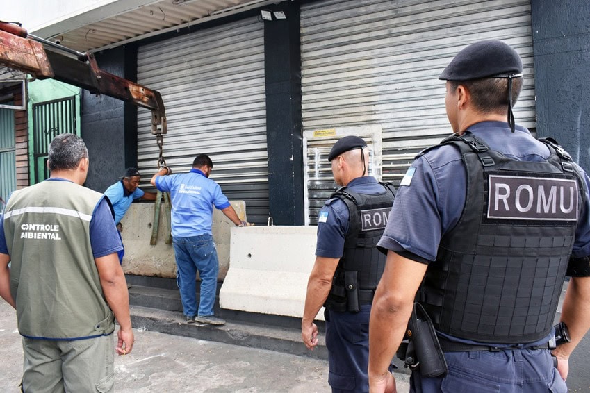 Portas de estabelecimento