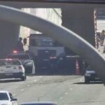 caminhão entalado no viaduto