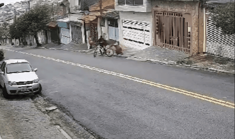 idosa caída na rua