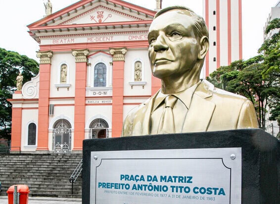 Busto Tito Costa - Praça da Matriz 