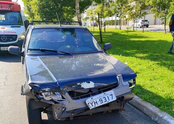 Carro ficou danificado