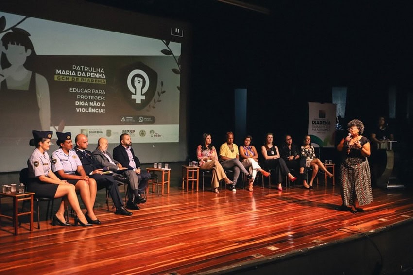 Mulheres em palestra