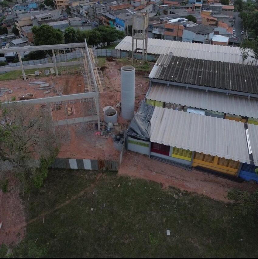 Direção tenta esconder acidente, mas Prefeitura confirma e diz que já iniciou apuração para descobrir causas da queda de concreto do guindaste