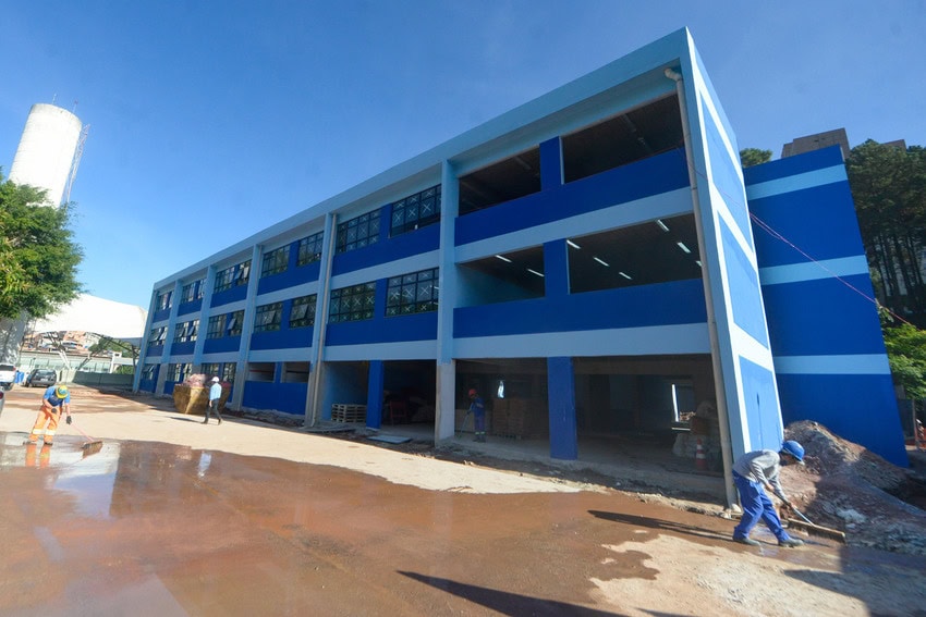 Prefeito Orlando Morando vistoria avanço das obras de ampliação da EMEB Regina Rocco Casa I
