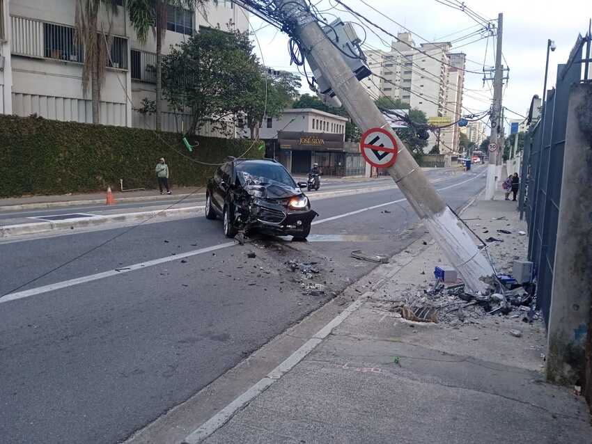 acidente com carro na Vergueiro