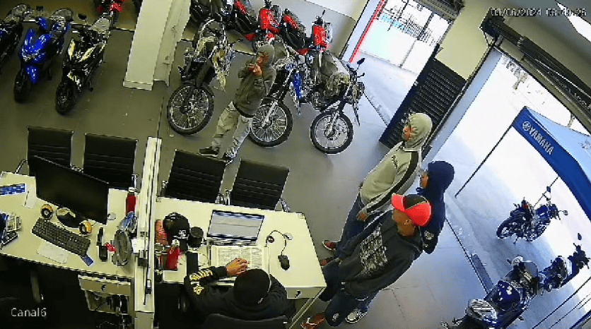 bando em loja de moto