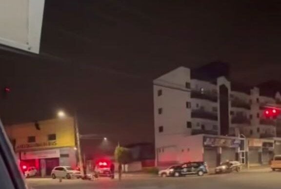 jovem na rua