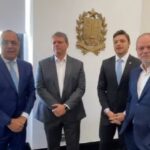 Tarcísio recebe Auricchio, Thiago e Tite