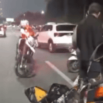 Motociclistas prestam primeiros socorros em acidente no Km 12 da Anchieta