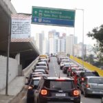 Santo André interdita trecho da Avenida dos Estados para içamento de vigas de novos viadutos