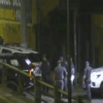 carro batido em viaduto