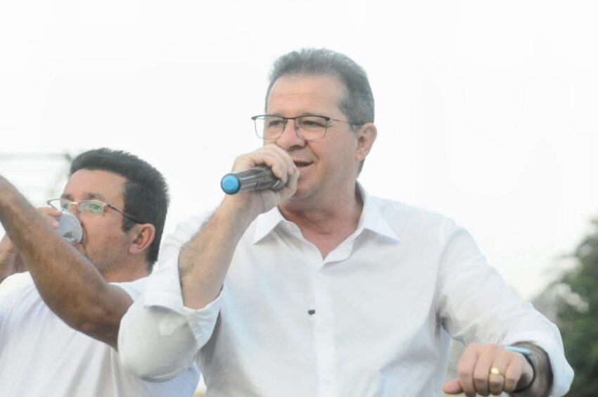Luiz Fernando iniciou a quarta-feira na reunião da CPI das Empresas de Telecomunicações