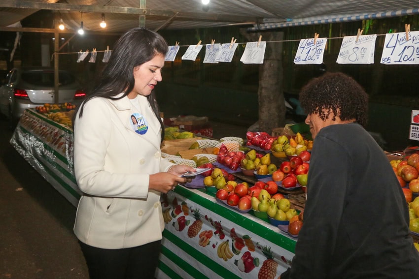 Em visita a feira noturna, Flávia Morando propõe ampliação da atividade em São Bernardo