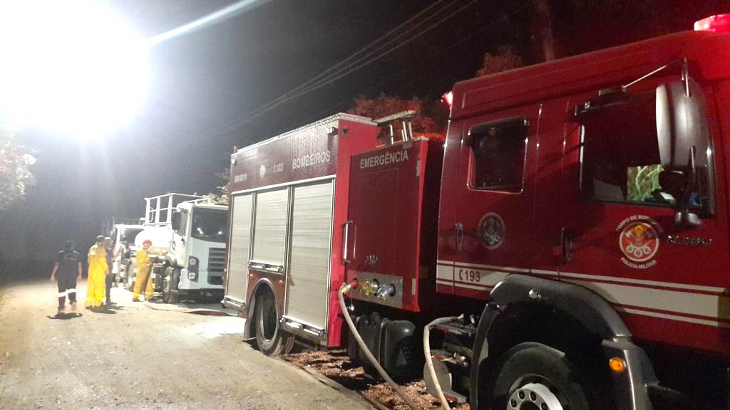 Incêndio na Estrada do Montanhão 